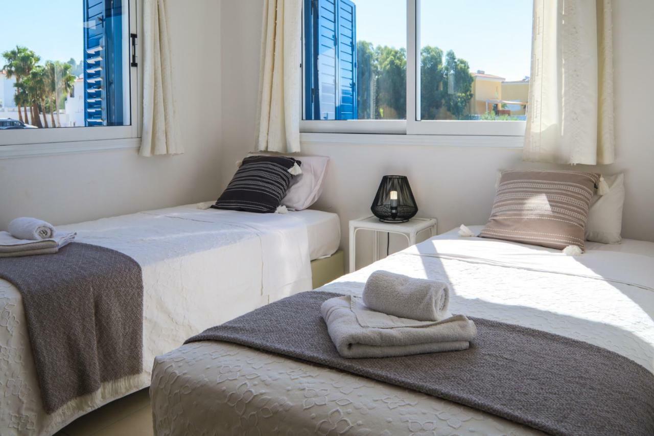Phaedrus Living: Seaside Luxury Villa Anafi Paralímni Extérieur photo