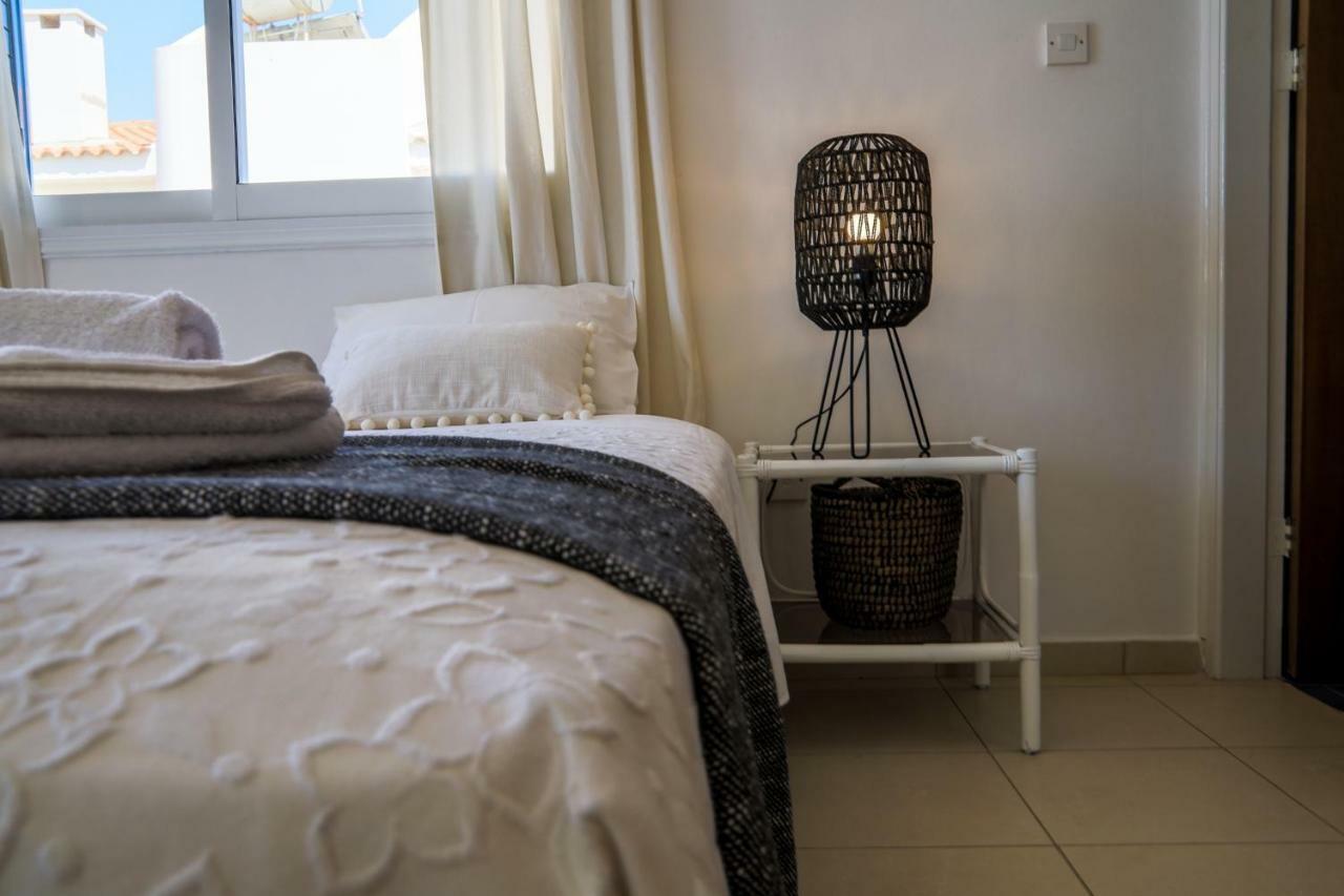 Phaedrus Living: Seaside Luxury Villa Anafi Paralímni Extérieur photo
